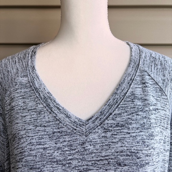 •Banana Republic• Soft Heathered Gray Sweater Knit Top - Size XL - Picture 3 of 8